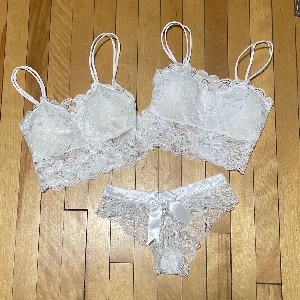 Bralette x 2 + Panty 32b & Small panty